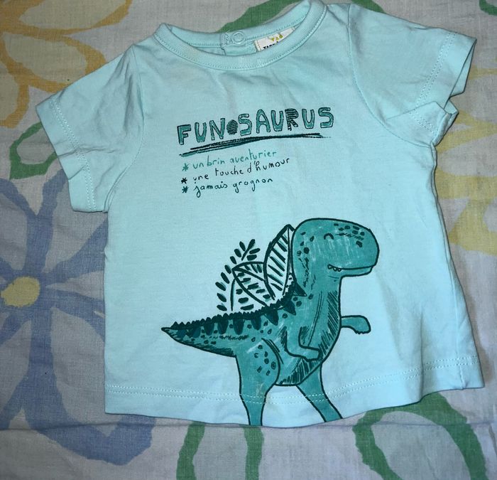 T shirt dino
