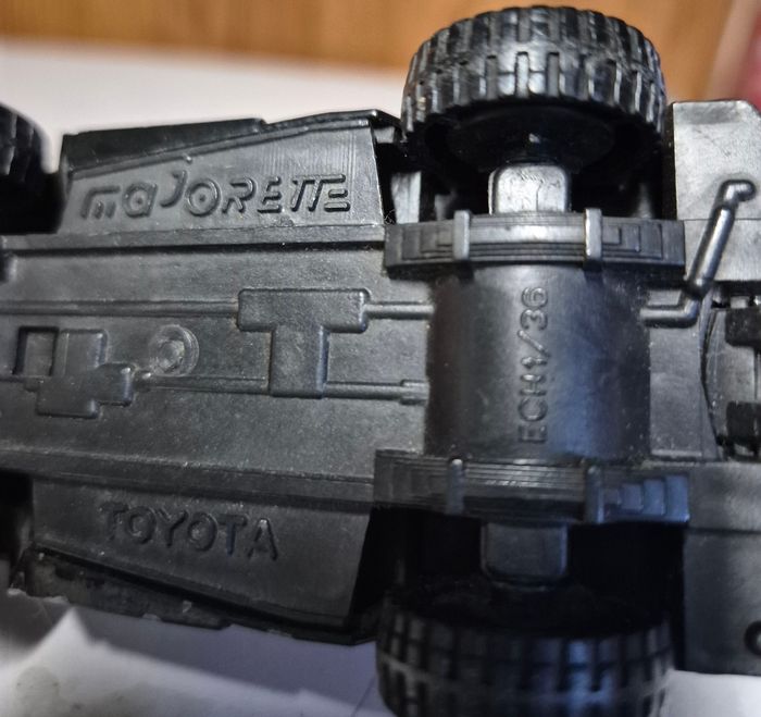 Majorette Toyota 1/36 – SUV custom Predator Daemonia miniature fantasy rock - photo numéro 5