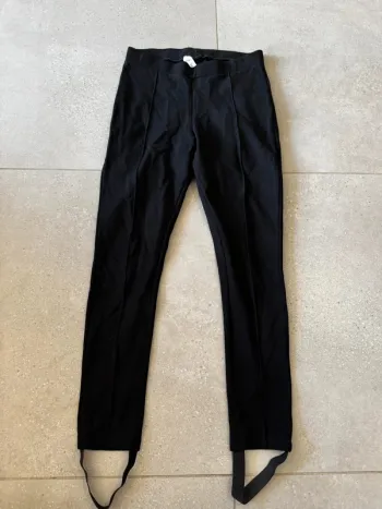 Pantalon noir Ba&sh, taille 1, très bon état 36x90cm