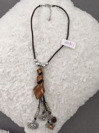 152-Sautoir spirale en verre marron NEUF