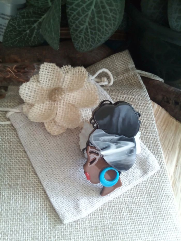 Broche tête de profil - photo numéro 2