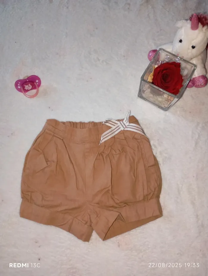 Short fille