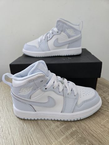 Nike Jordan 1 mid taille 28 neuves blanc bleu