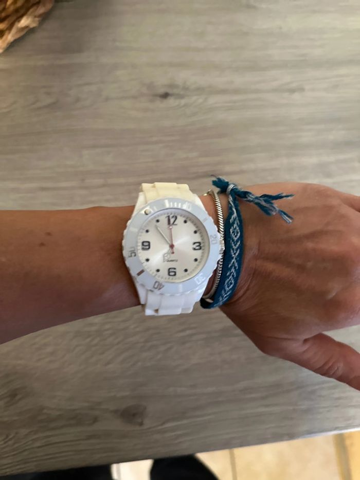 Montre blanche - photo numéro 4