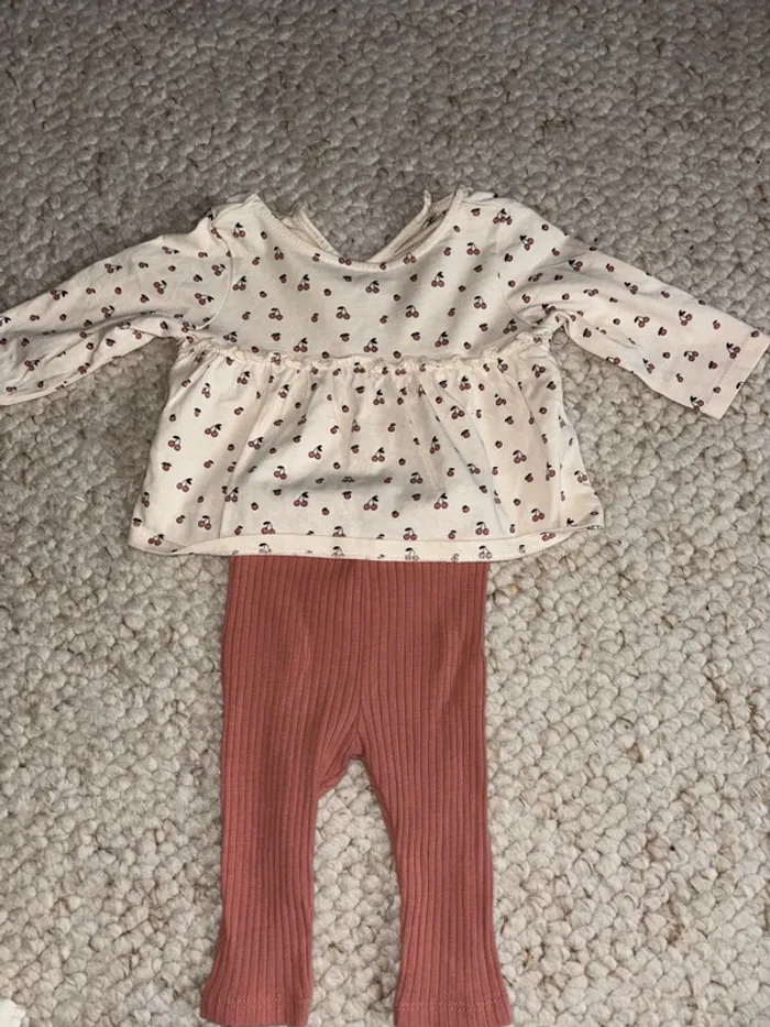 Tenue fille 1 mois – legging + blouse - photo numéro 3