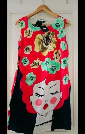 Robe droite neuve avec étiquette