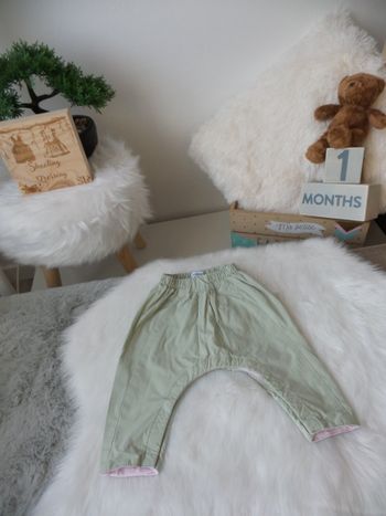 Jolie pantalon vertbaudet vert anis intérieur rose ouverture pression jambes fille 54cm 1 mois