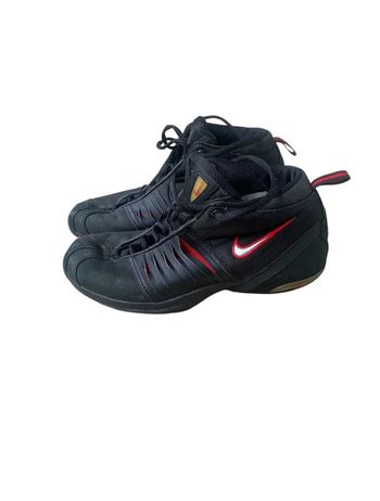 Baskets training noires signe Nike rouge taille 38,5