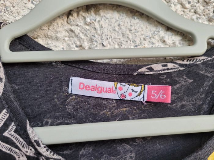 Superbe robe/tunique Desigual 5/6 ans, noir et jaune - photo numéro 2