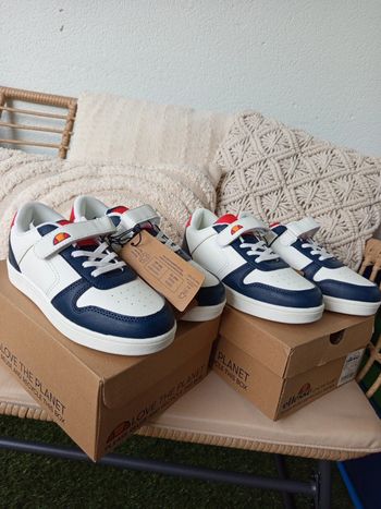 Lot de deux paires de baskets / sneakers à scratch Ellesse pointure 34 neuves avec étiquettes