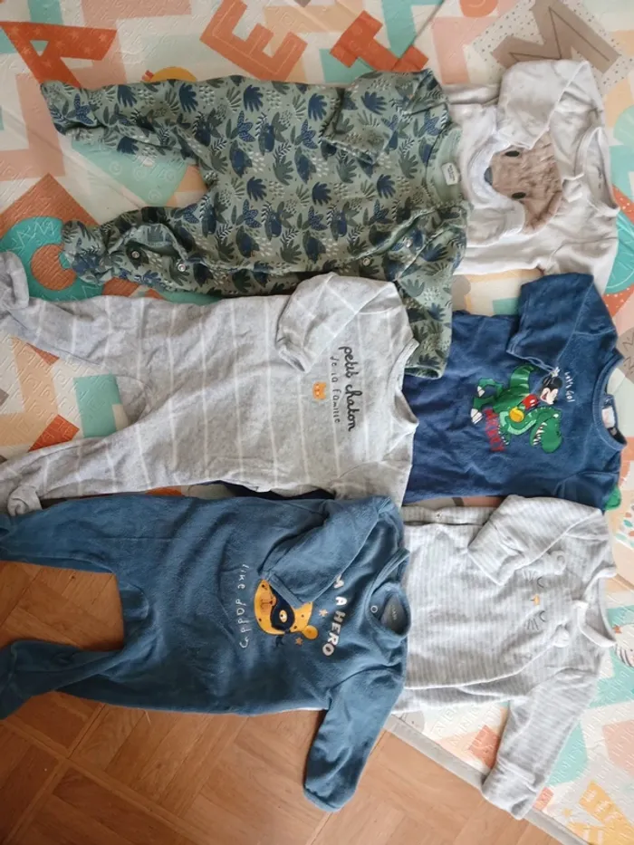 Lot de pyjamas 9 mois
