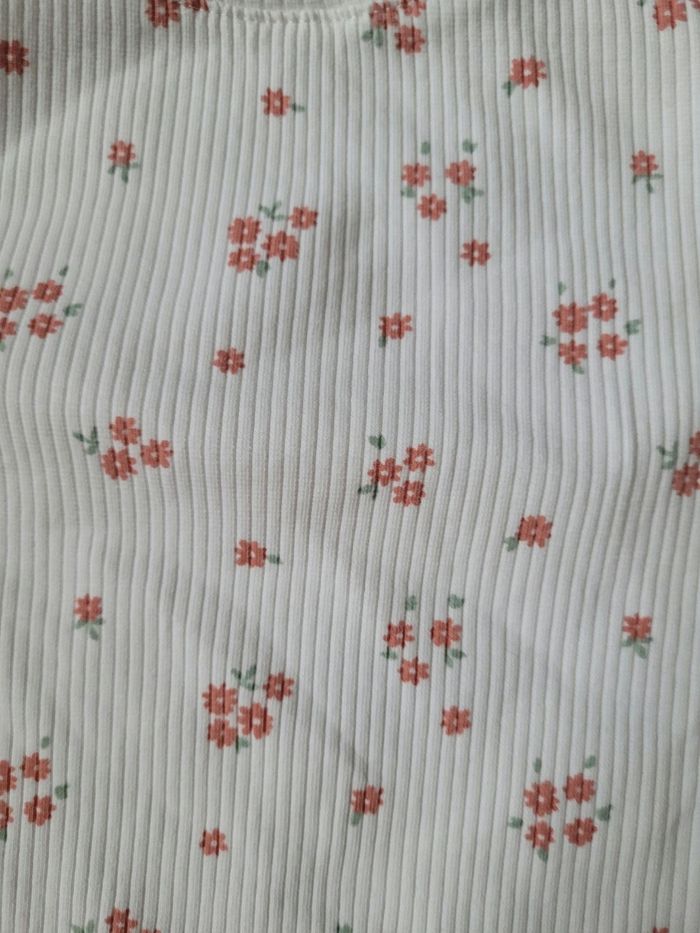 T-shirt manches longues fleuris taille 4ans - photo numéro 3