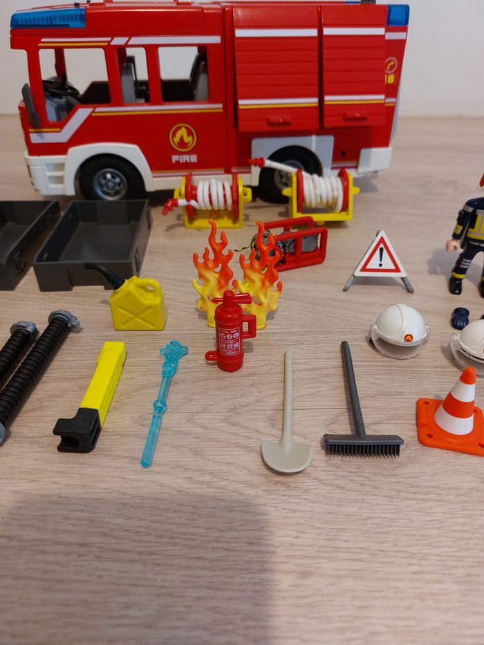 Camion de pompiers playmobil - photo numéro 4