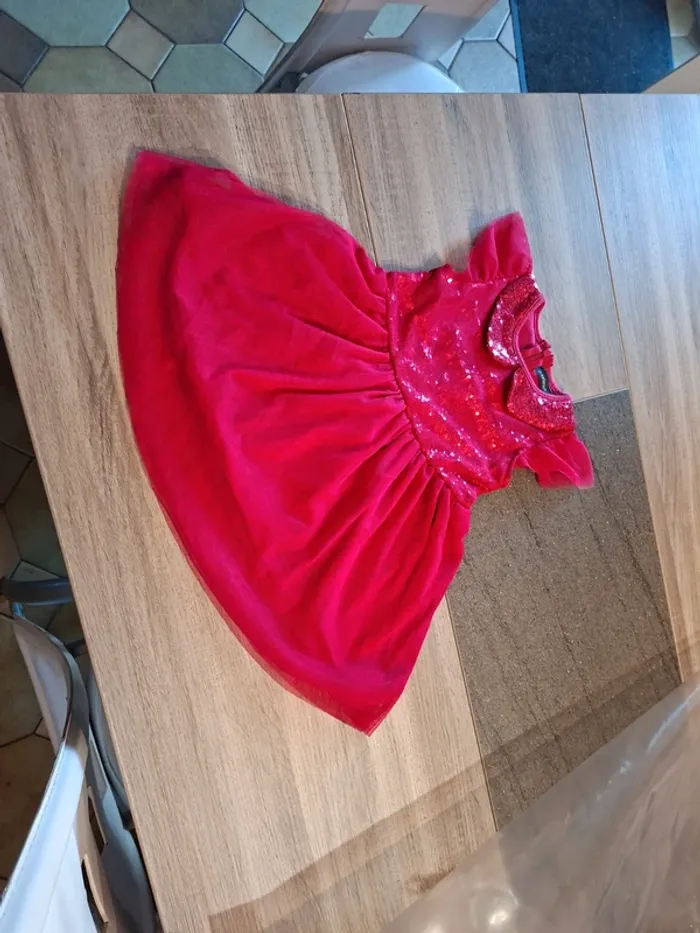 Robe paillettes fushia - photo numéro 2