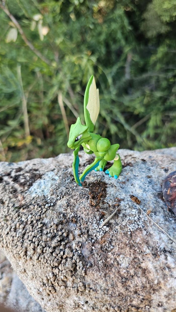 Super figurine Pokemon Insecateur