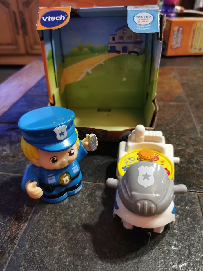 Tut tut copains Olivier, le policier et sa moto - photo numéro 2