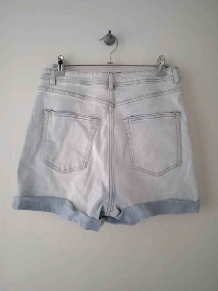 Short femme, vêtement en taille 38. - photo numéro 3