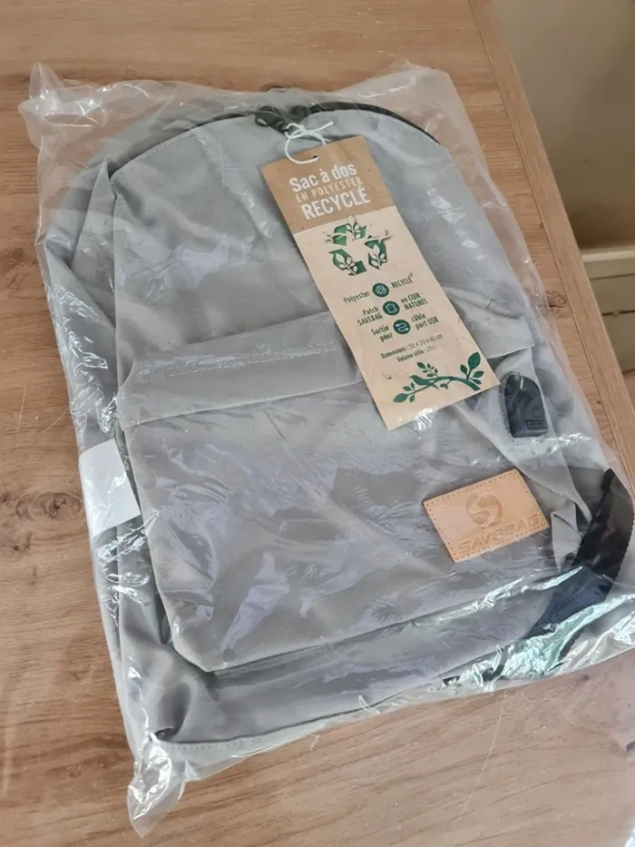 Sac à dos avec port USB intégré neuf