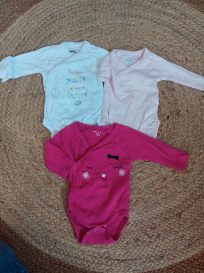 3 bodies 1mois Différente marque 0 mois
