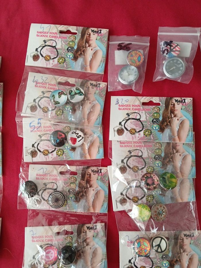 Lot 3 bracelets et badges breloques - photo numéro 6