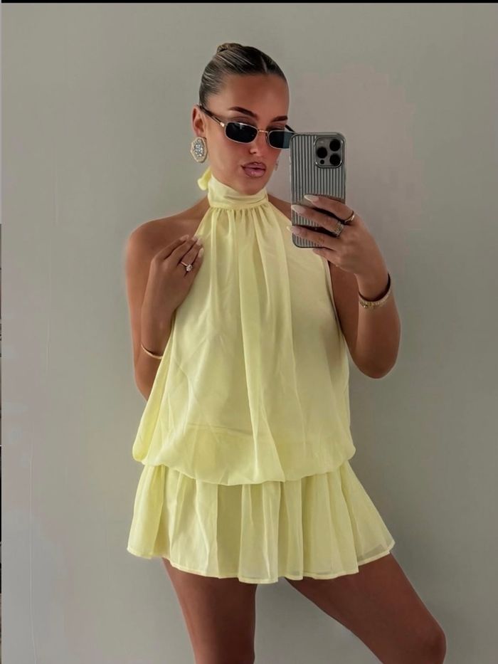 Robe dos nu - photo numéro 3