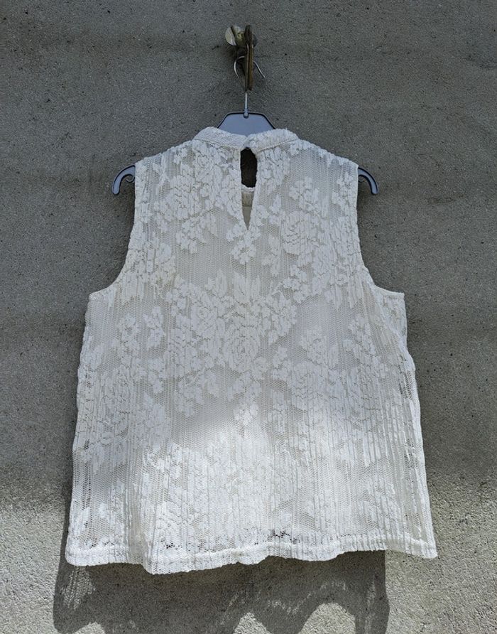 Haut blanc en dentelle - photo numéro 3
