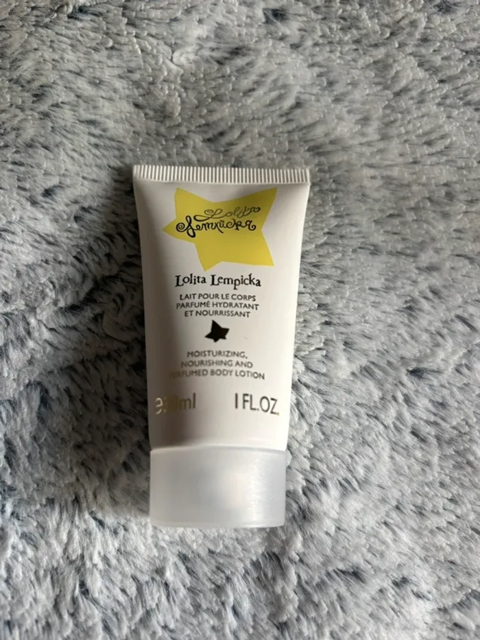 lait corps parfumé hydratant Lolita lempicka