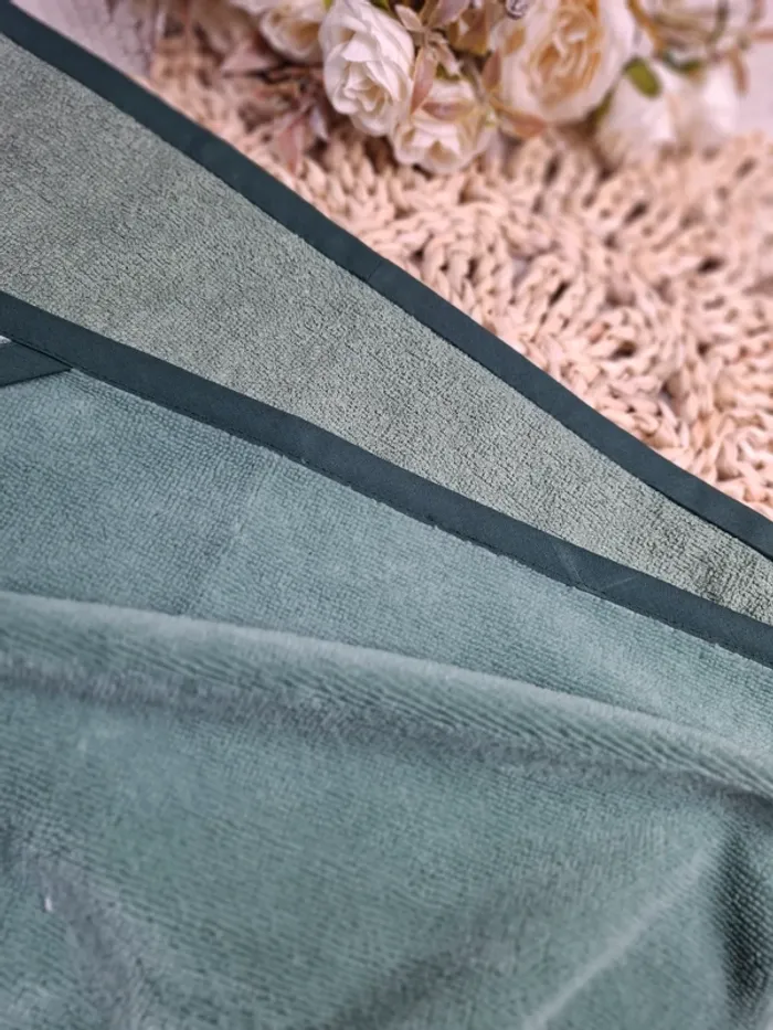 Cape de bain motif liberty vert - photo numéro 3