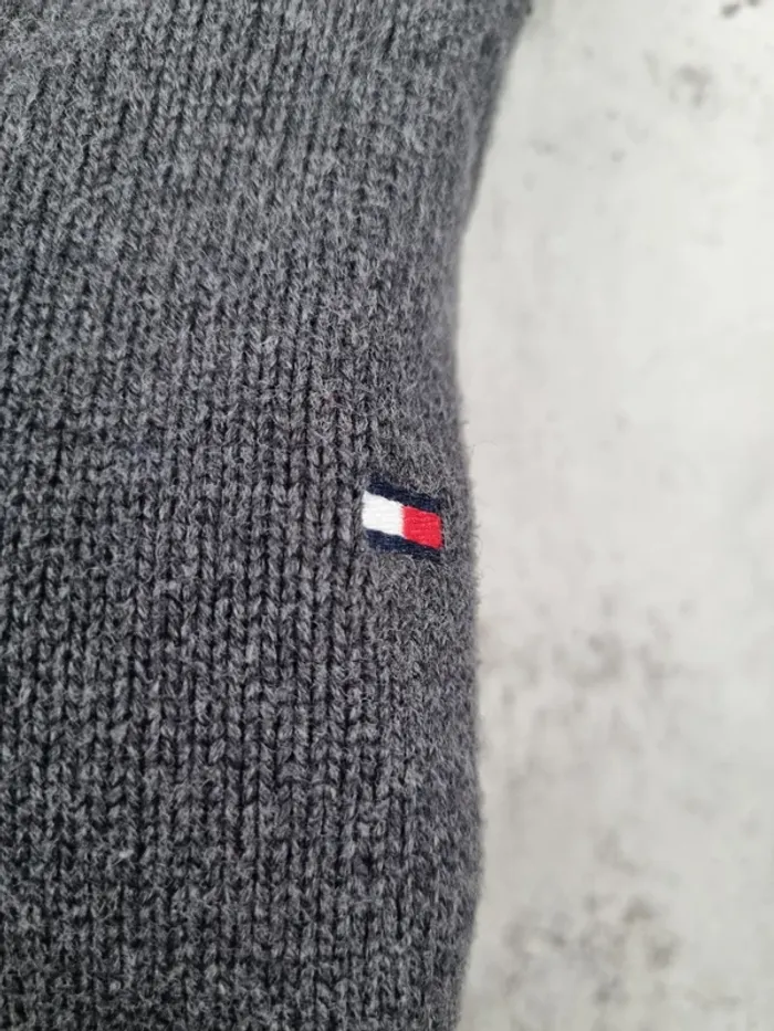 ● Pull Tommy Hilfiger gris foncé – Taille XXL Homme (mesures en photos) - photo numéro 8