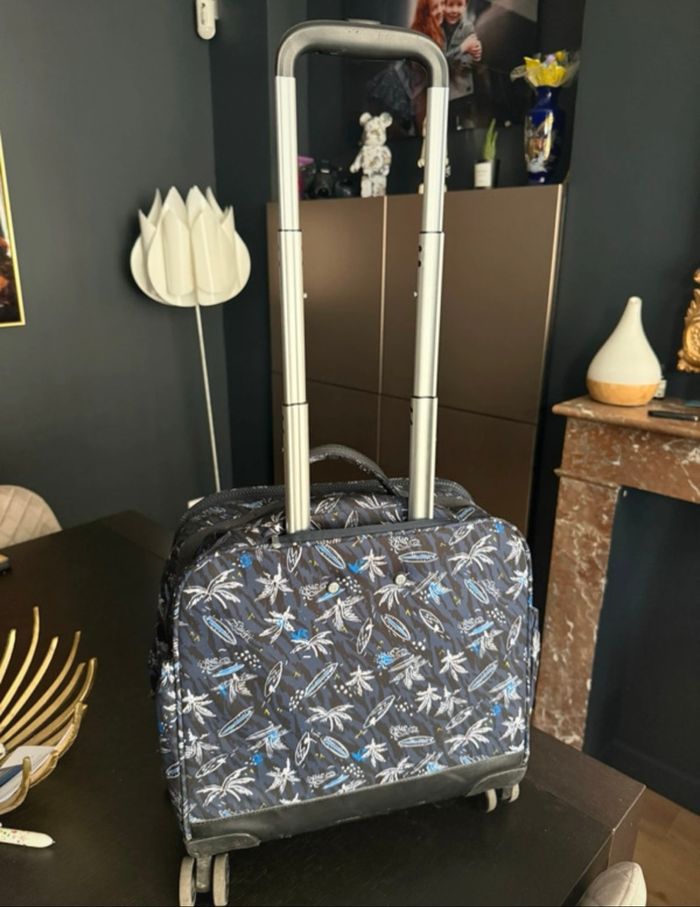 Cartable 4 roues + plumier + trousse Kipling - photo numéro 2