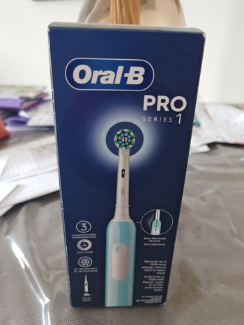 Brosse à dent electrique Oral B Pro 1 Neuve 