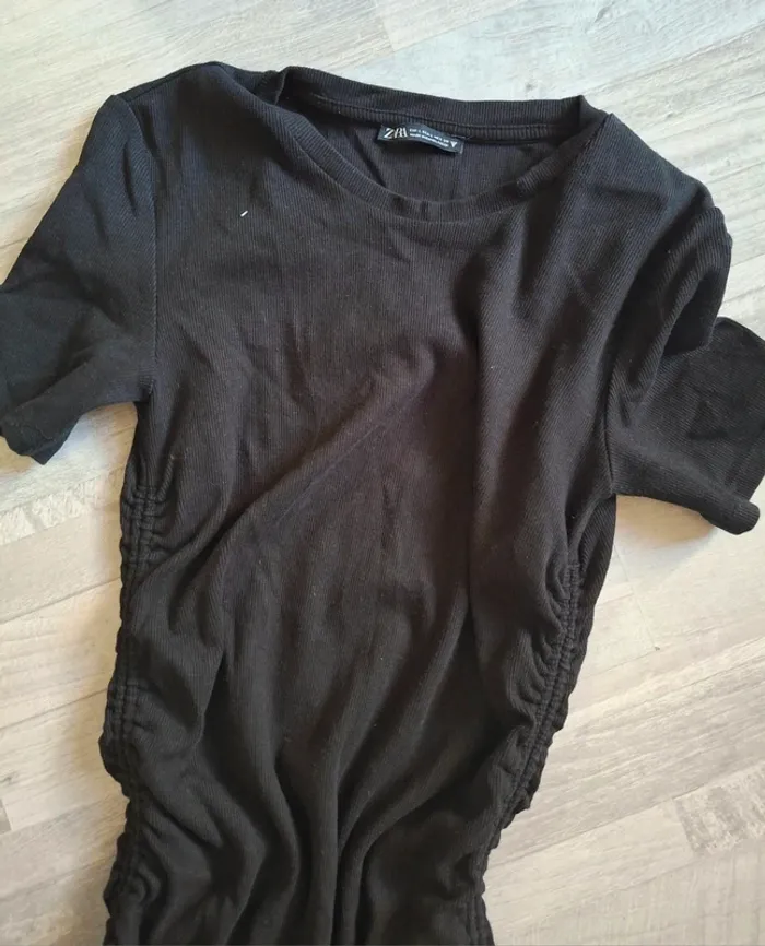 Robe noire près du corps - photo numéro 2