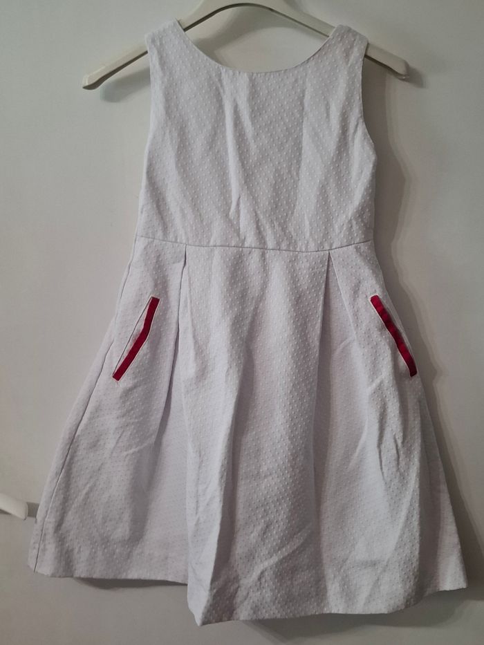 Robe fille taille 8/9 ans en tres bon état