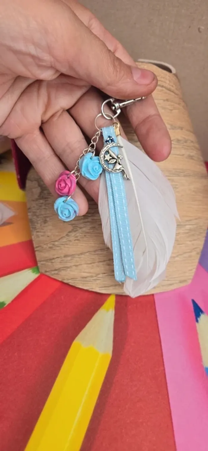 Porte clef divers rose fimo et plume  neuf - photo numéro 3