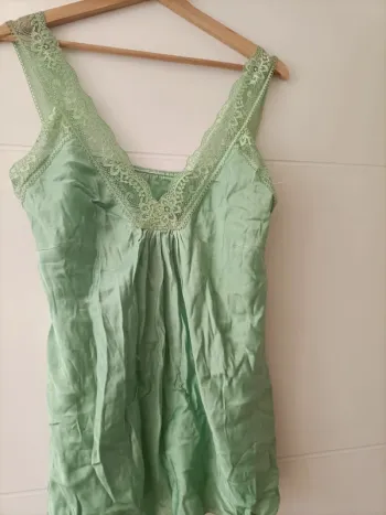 Joli haut vert amande fluide