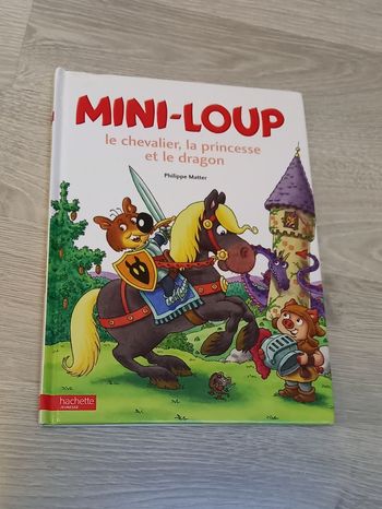 Mini loup le chevalier, la princesse et le dragon