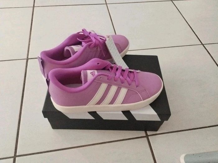 Basket Adidas neuves - photo numéro 2