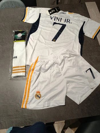 Tenue football real Madrid Vini Jr blanc. T24