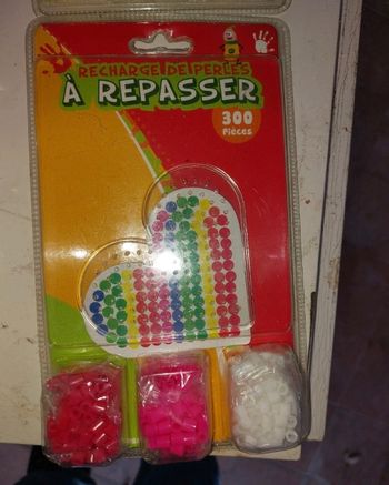 Perle à repasser avec support cœur et fleurs