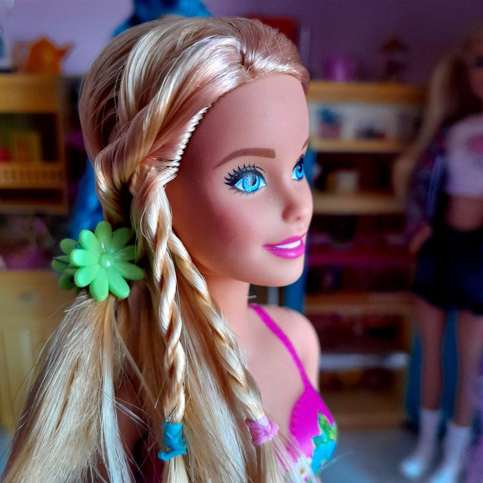 Poupée barbie à la peau bronzée Soline l'aventurière d'Azur - photo numéro 3
