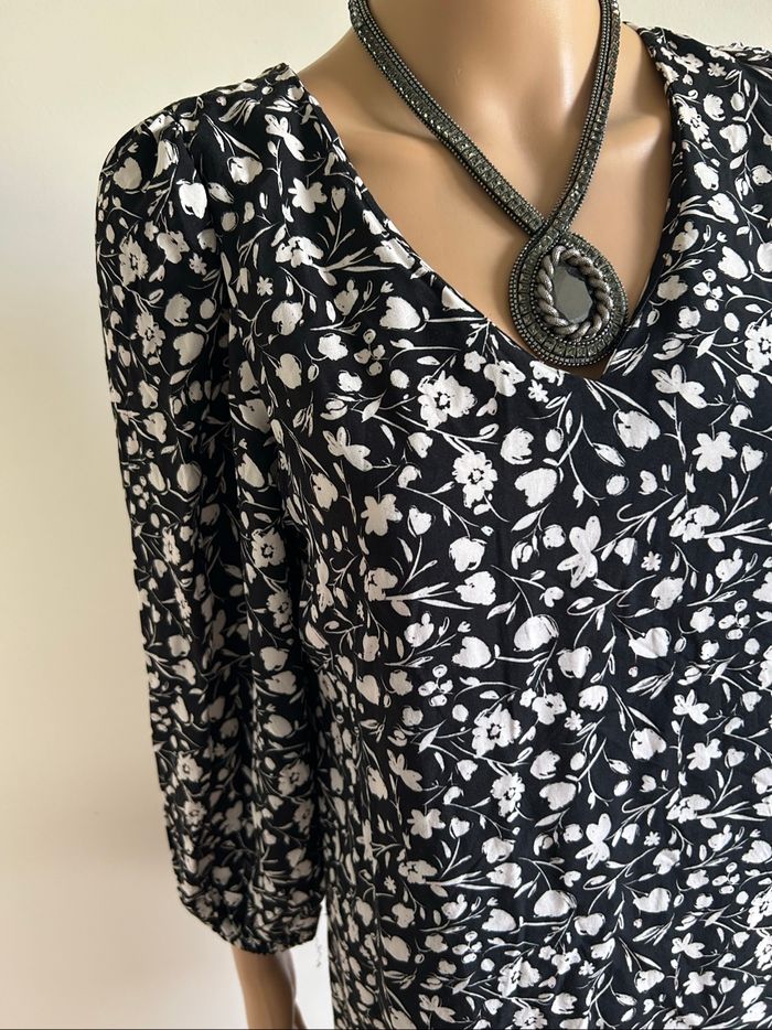 Robe noire et blanche avec manches 3/4 Naf Naf taille 38 TBE - photo numéro 4