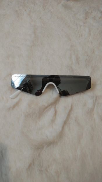 Une paire de lunettes vintage style yk2