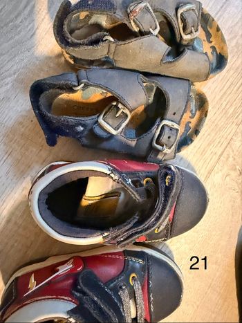 Basket et chaussure ouverte taille 21
