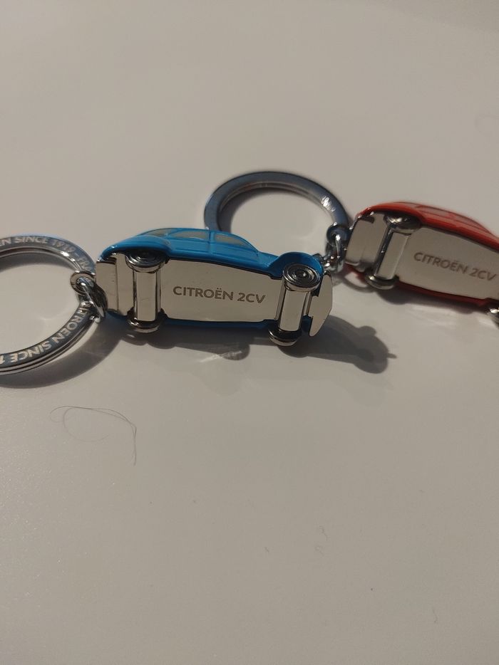 Porte clé Citroën 2 cv - photo numéro 3