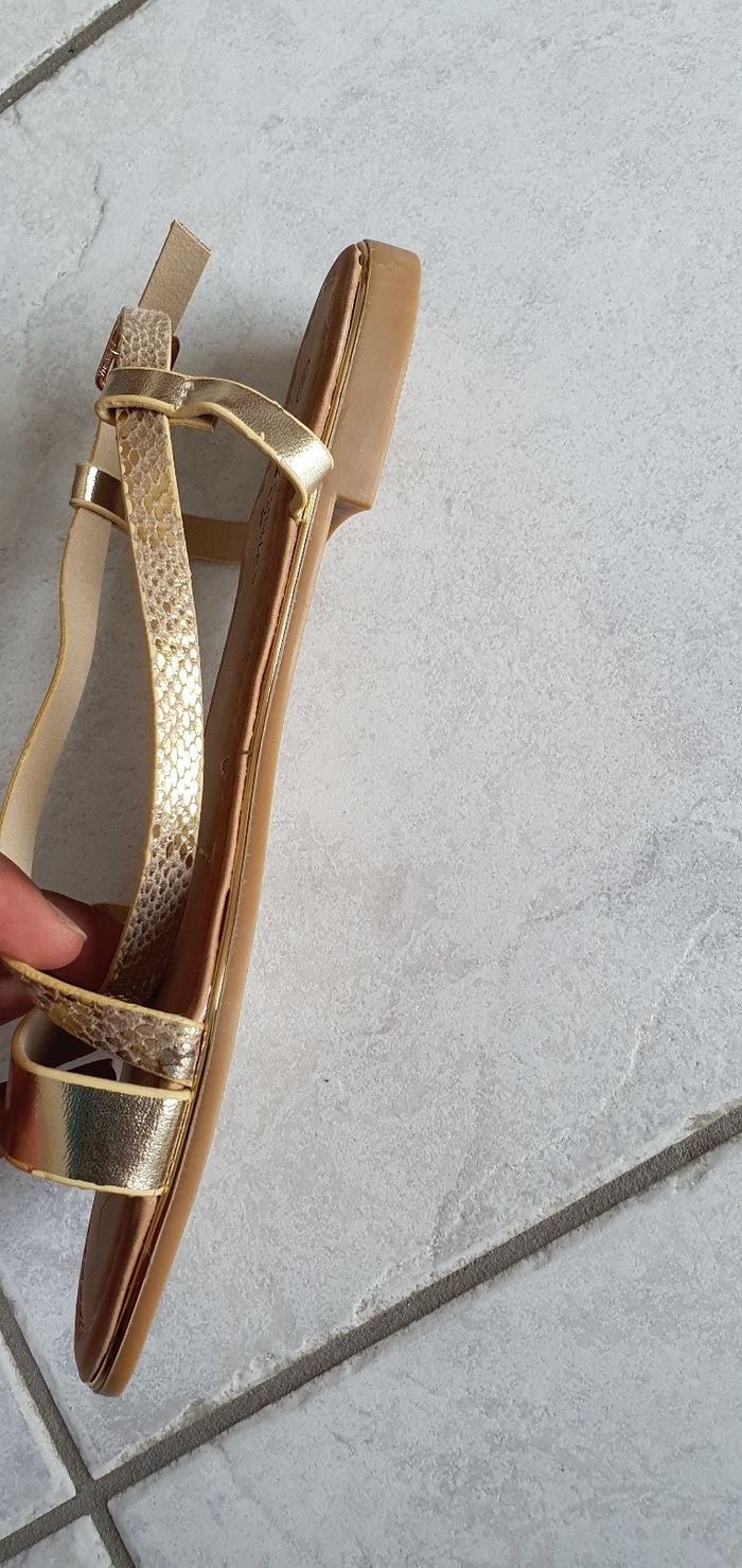 Sandale SUREDELLE tout neuf en cuir. Taille 38 - photo numéro 5