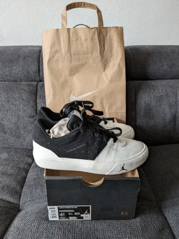 Baskets Nike jordan séries es Pointure 36,5