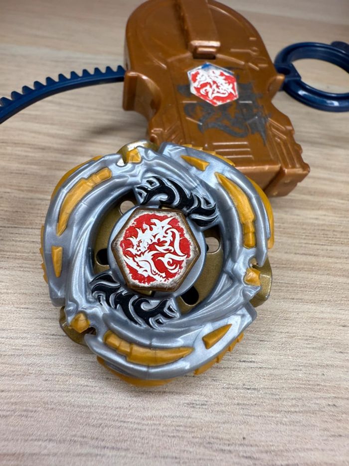 Toupie beyblade meteo l drago - photo numéro 2