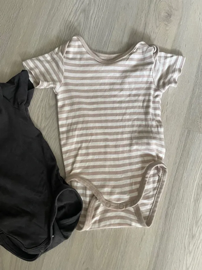 Lot 2 bodys H&M - photo numéro 3