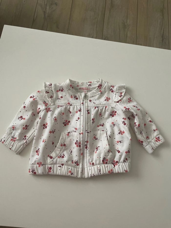 Veste blanche fleurie 3 mois