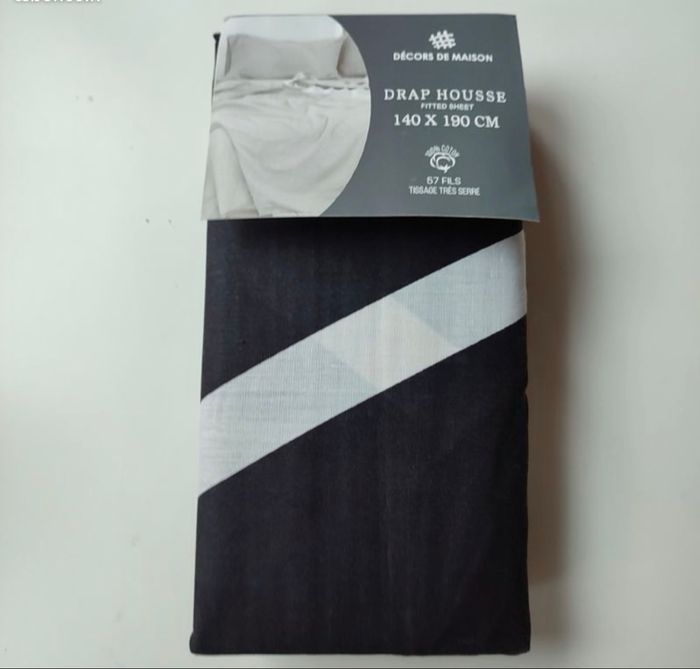 Drap* housse noir et blanc 57 fils pour lit double de 140 x190 x 19 cm - photo numéro 1